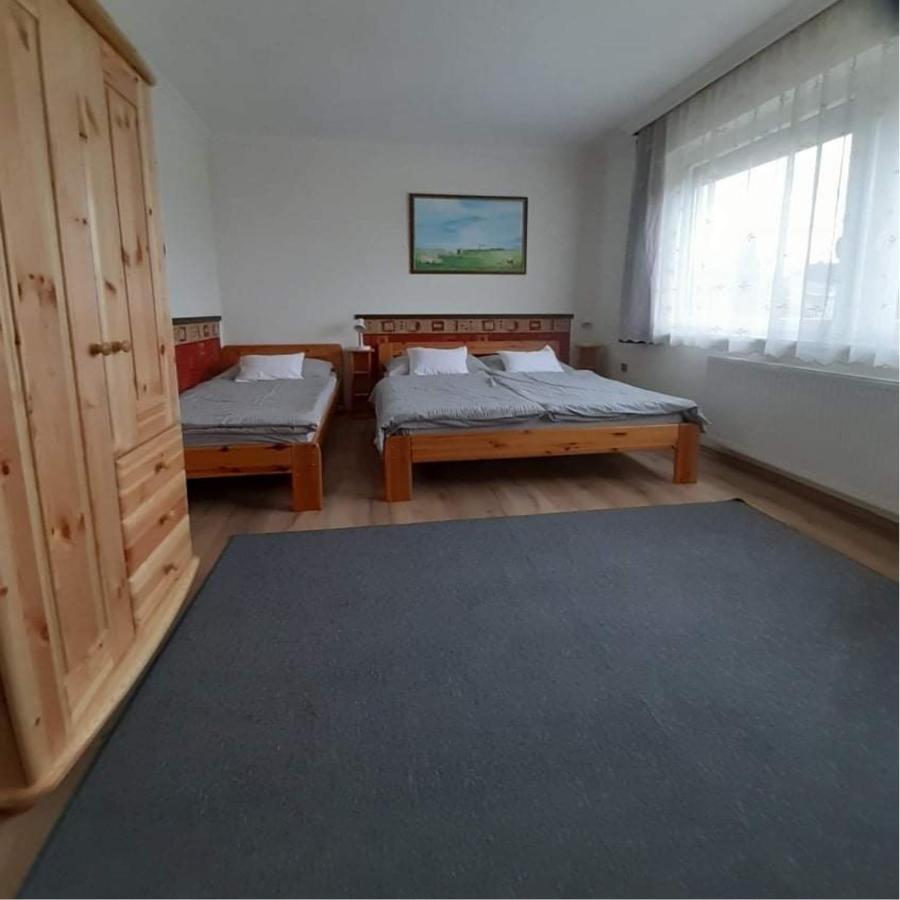 Hotel Pegazus Vendégház à Hajdúszoboszló Extérieur photo