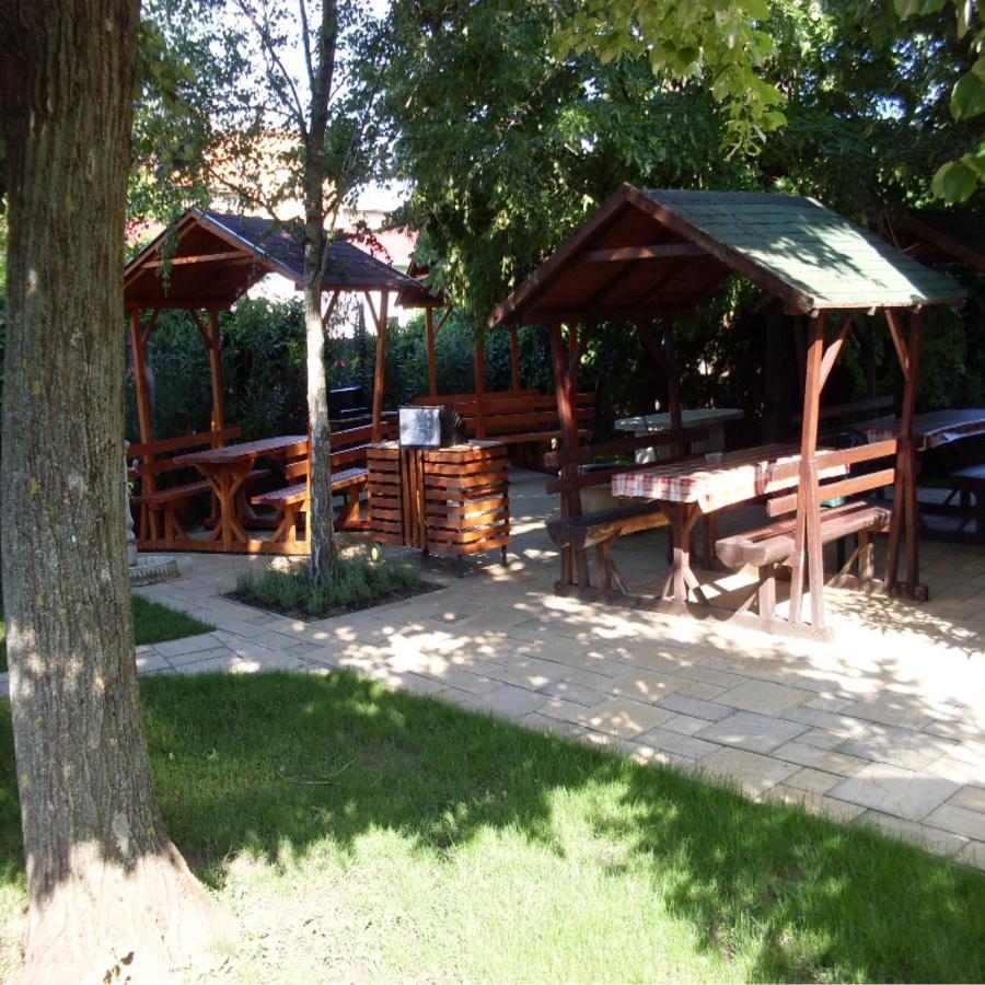 Hotel Pegazus Vendégház à Hajdúszoboszló Extérieur photo