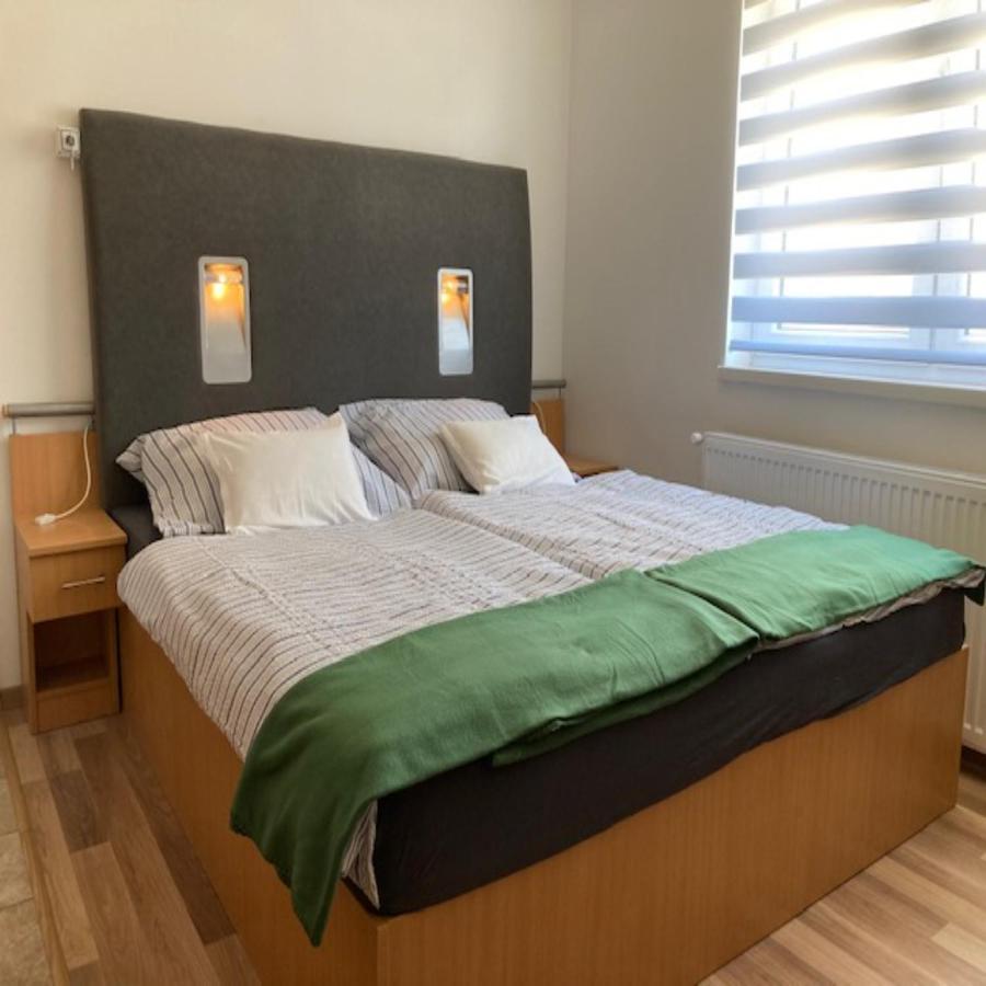 Hotel Pegazus Vendégház à Hajdúszoboszló Extérieur photo