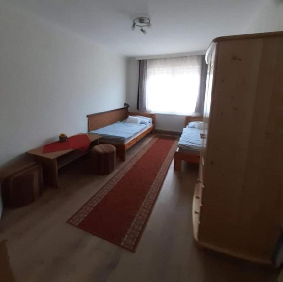 Hotel Pegazus Vendégház à Hajdúszoboszló Extérieur photo