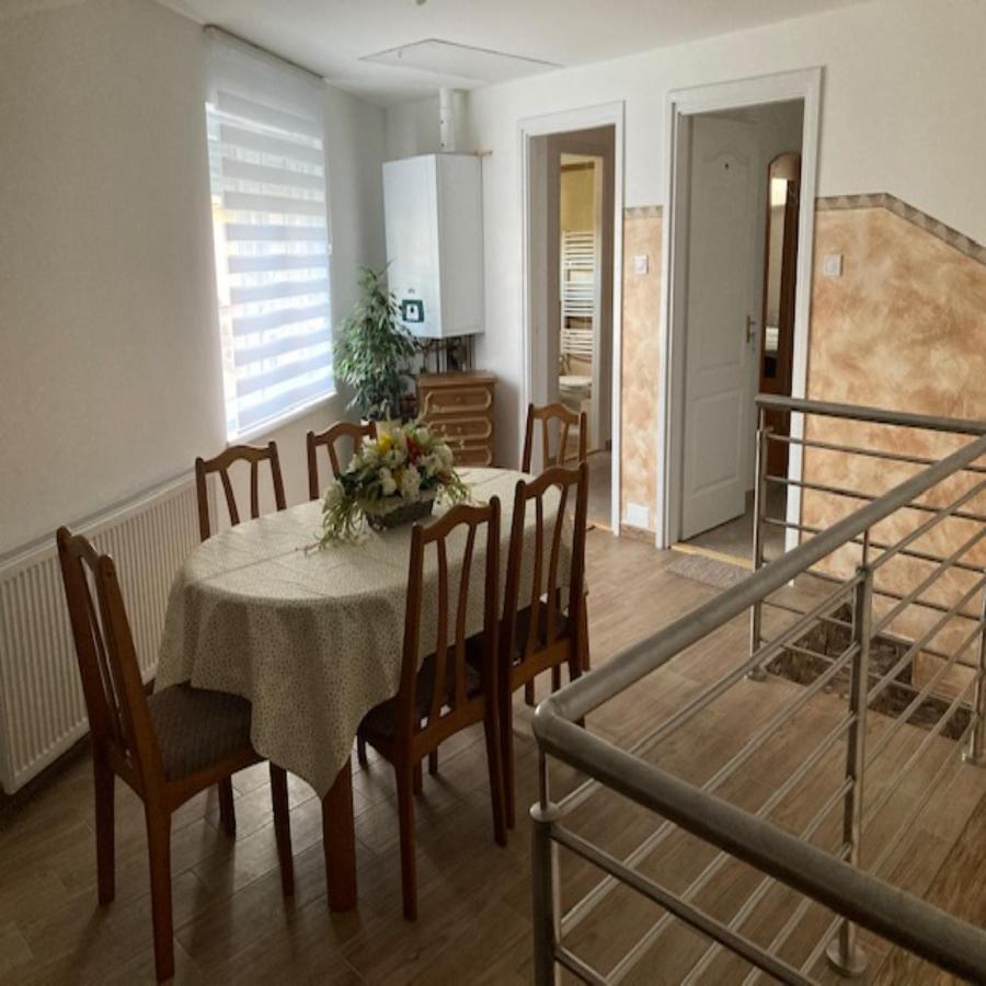 Hotel Pegazus Vendégház à Hajdúszoboszló Extérieur photo