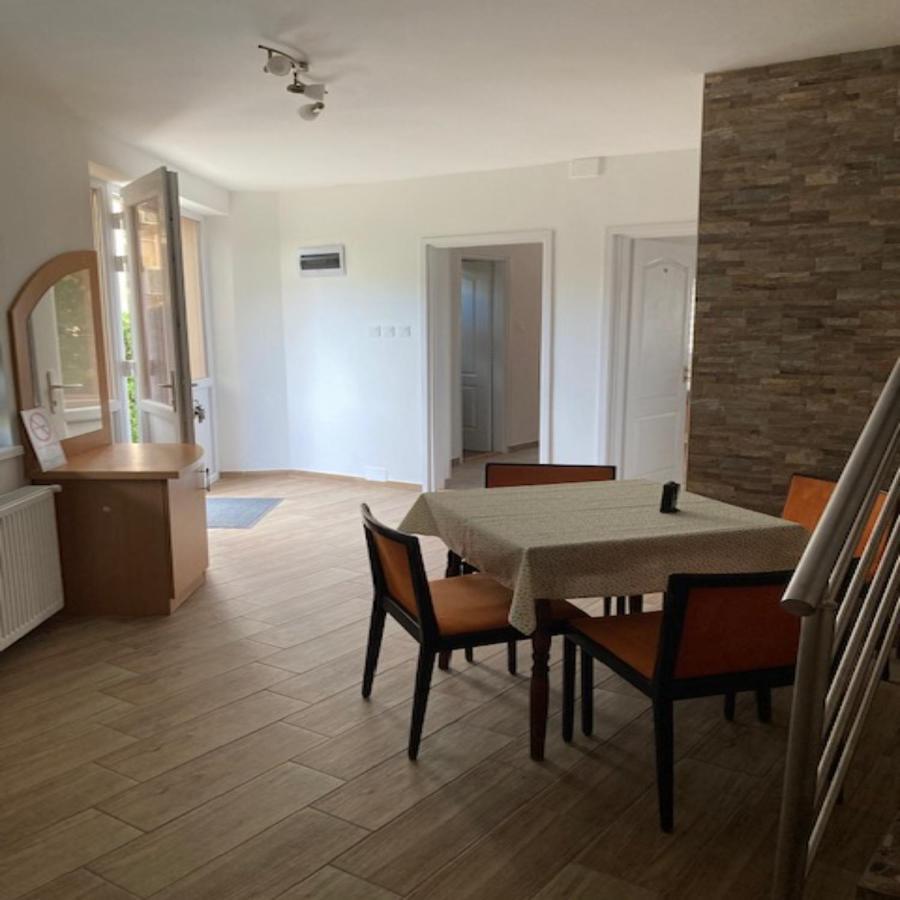 Hotel Pegazus Vendégház à Hajdúszoboszló Extérieur photo