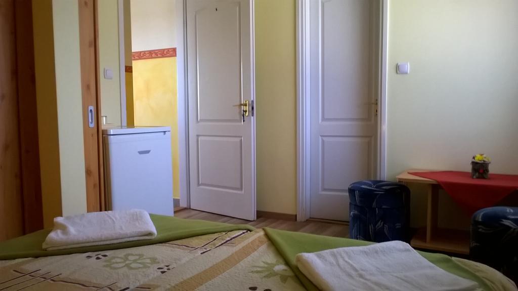 Hotel Pegazus Vendégház à Hajdúszoboszló Extérieur photo